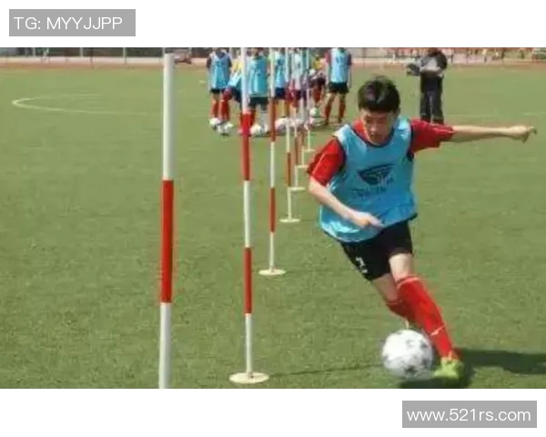 掌握足球运球技巧的全面教学视频助你提升球技与比赛表现 掌握足球运球技巧的全面教学视频助你提升球技与比赛表现